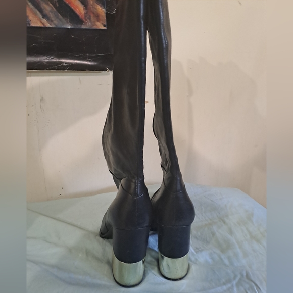 Boots - Picture 2 of 3